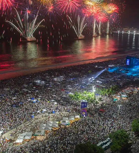 Brasileiros comemoram a chegada de 2024 com shows, festa e queima de fogos em todo o País
