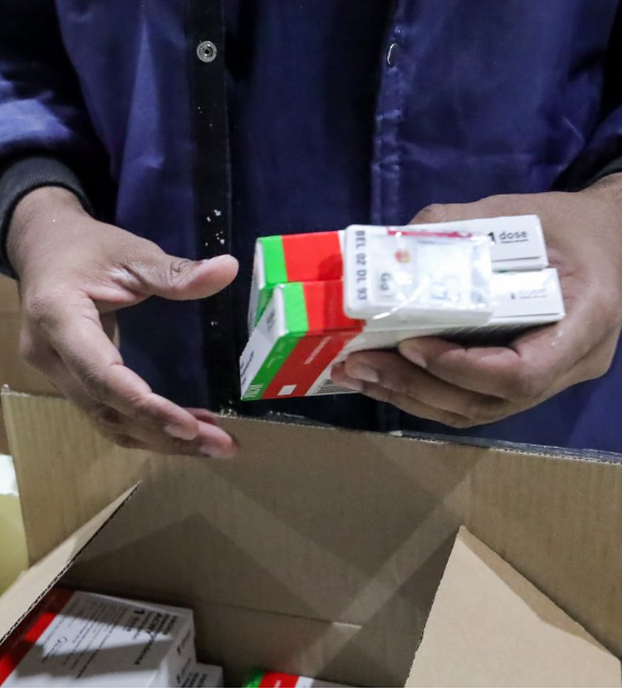 Estado inicia distribuição de vacinas contra dengue