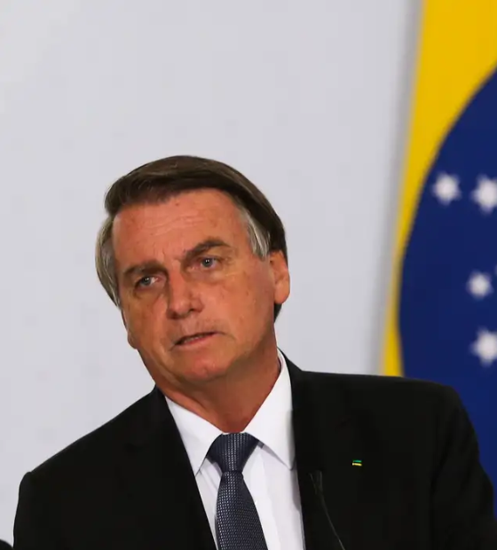 'Desconheço essa nova joia', diz Bolsonaro após PF identificar novo item