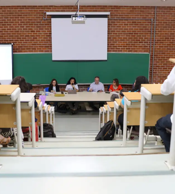 Professores de universidades e instituições federais encerram greve