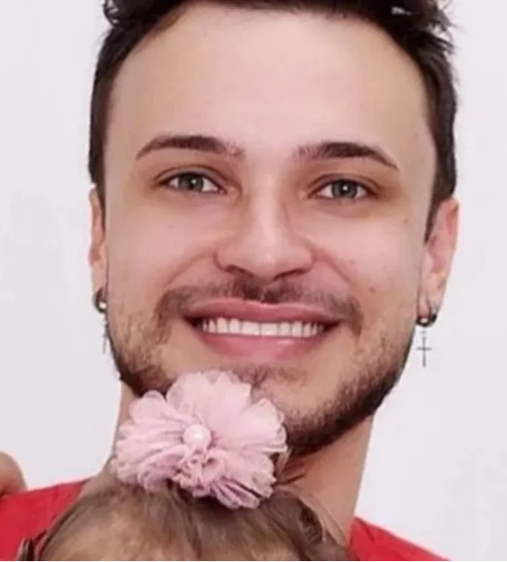 Denúncia de maus-tratos: influenciador perde guarda de filha de 2 anos com paralisia cerebral