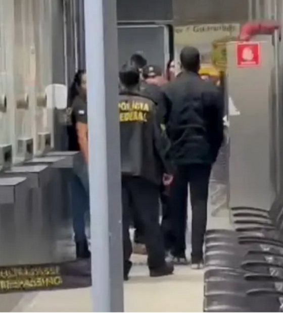 Ex-diretora da Americanas chega a São Paulo para entregar passaporte à PF 