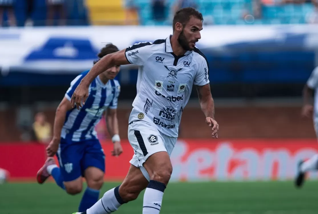 Remo perde para Avaí em jogo de seis expulsões e se complica na Série B
