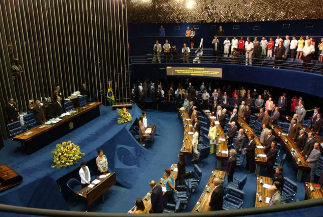 Senado pode 'ressuscitar' PEC do fim da reeleição e votar material em dezembro
