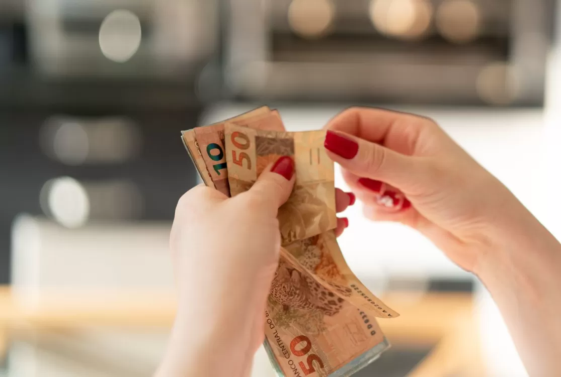 Novo salário mínimo de R$ 1.621 começa a valer a partir desta quinta-feira, 1