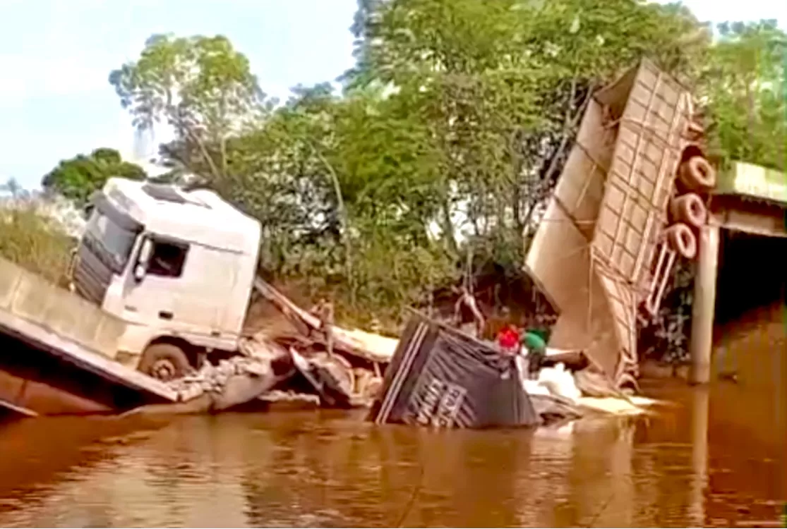 Carreta destrói ponte que liga floresta do Araguaia a comunidades da zona rural