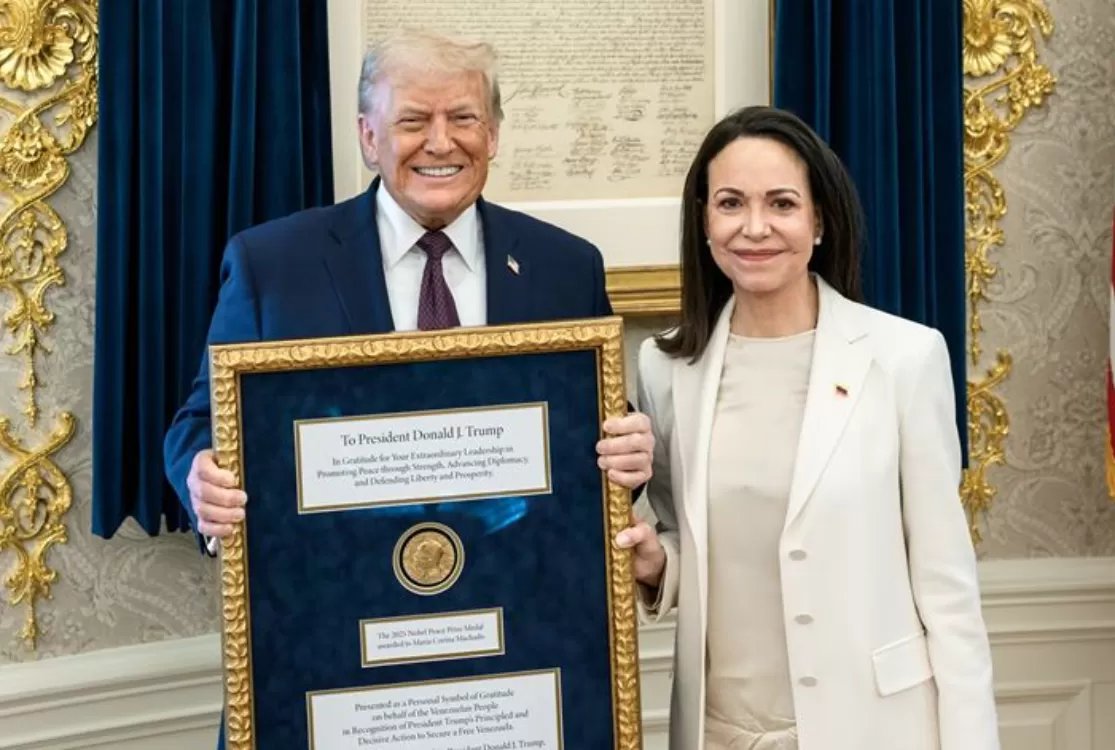 Fundação do Nobel reage após María Corina dar medalha a Trump: 'Prêmio é inseparável'