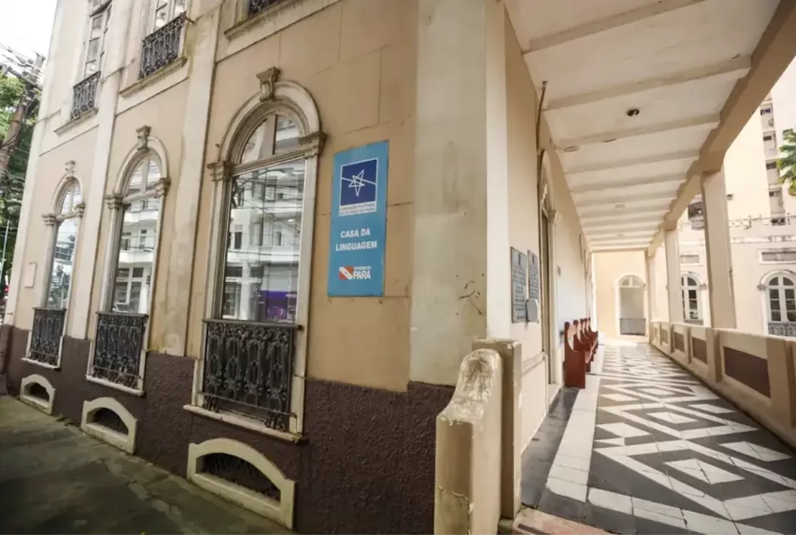 Exposição “Ruas que contam, rios que ecoam” leva arte à Casa da Linguagem