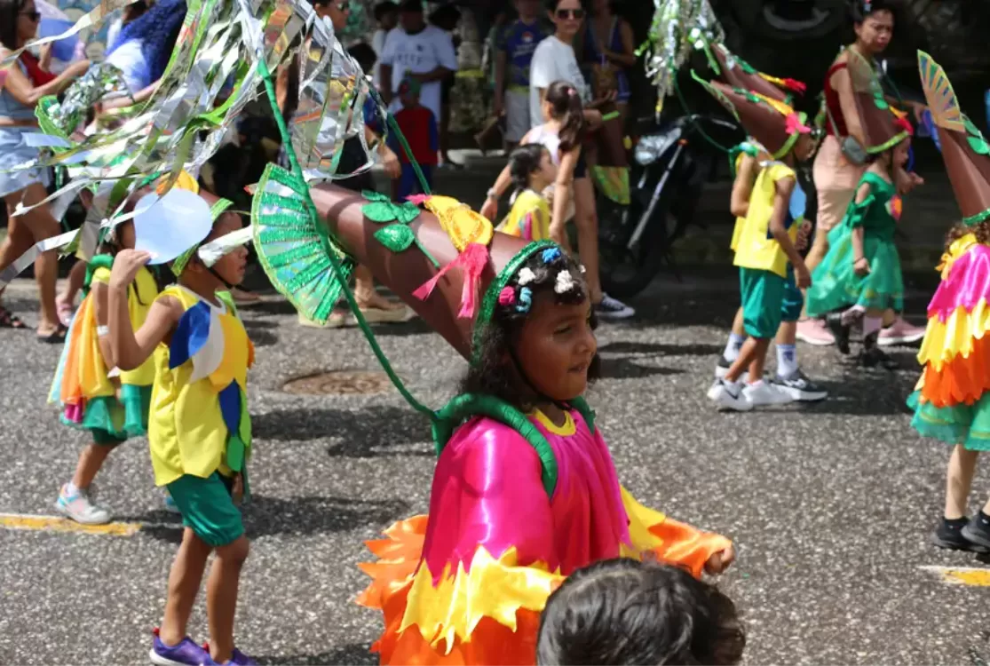 Crias do Curro Velho realizam desfile em homenagem aos 40 anos da FCP