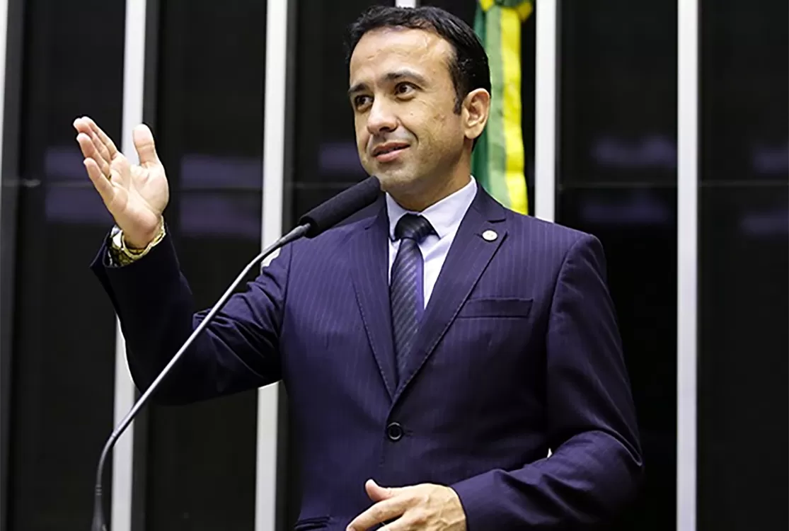 Governo apressa o passo e ocupa espaço de Olival Marques na máquina do Estado