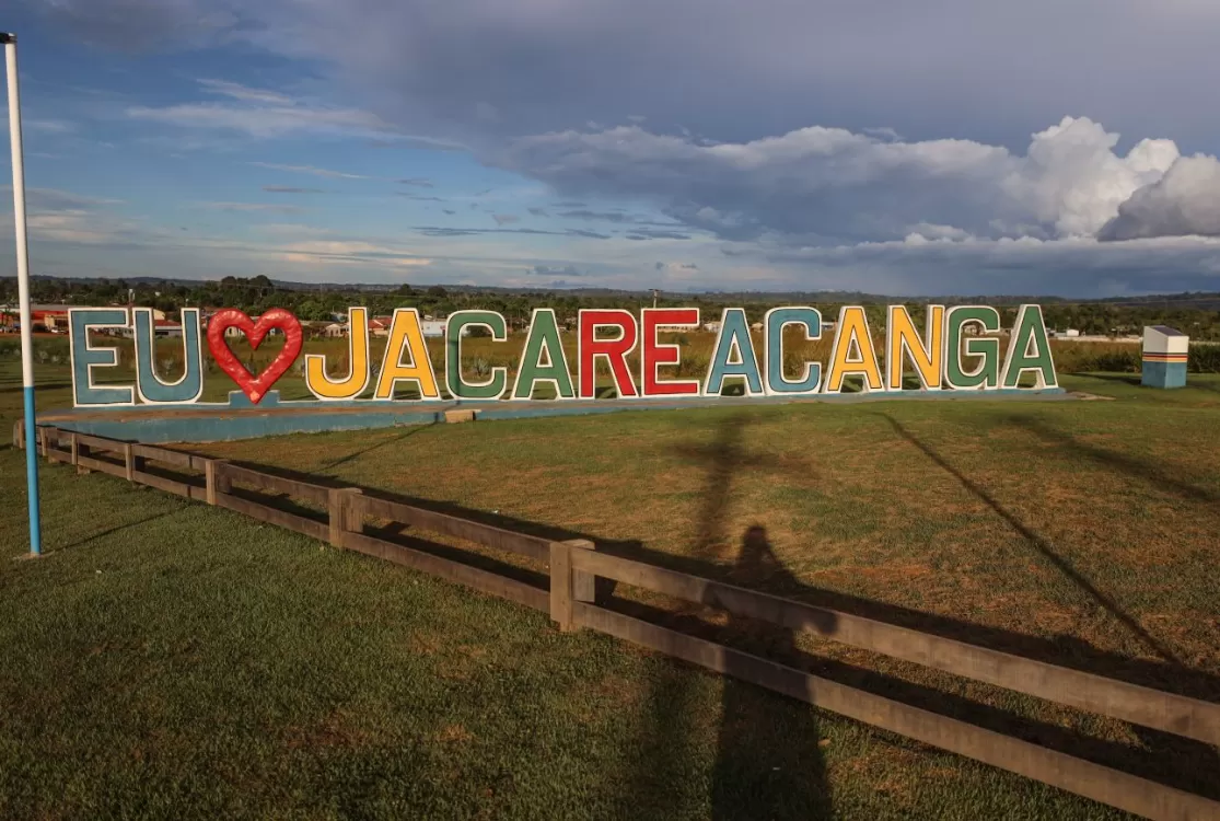 Policial civil que foi flagrado atirando bêbado em boate é afastado do cargo