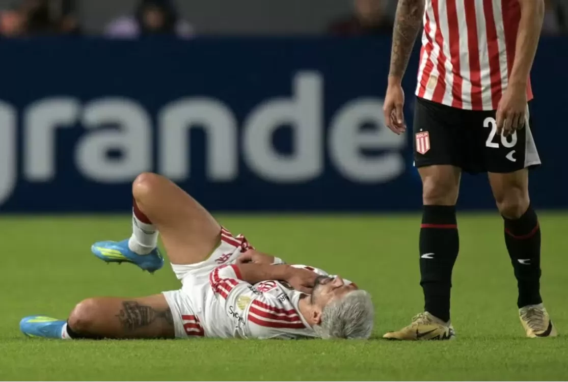 Arrascaeta passa por cirurgia após fraturar clavícula em jogo pela Libertadores