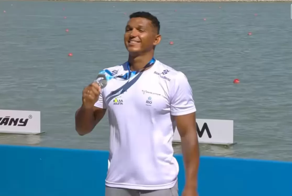 Isaquias Queiroz conquista prata na etapa húngara da Copa do Mundo de Canoagem