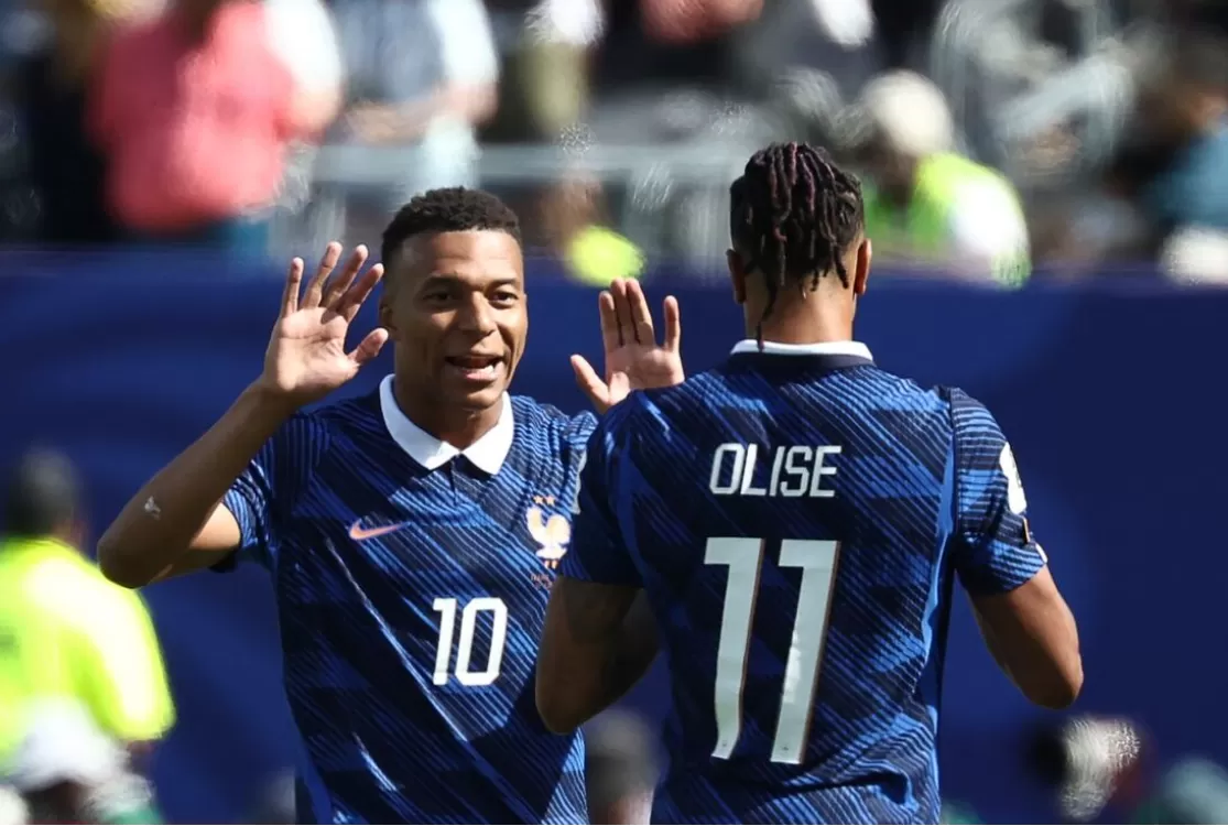 Mbappé destrava jogo duro, passa Pelé e comanda vitória da França sobre Senegal