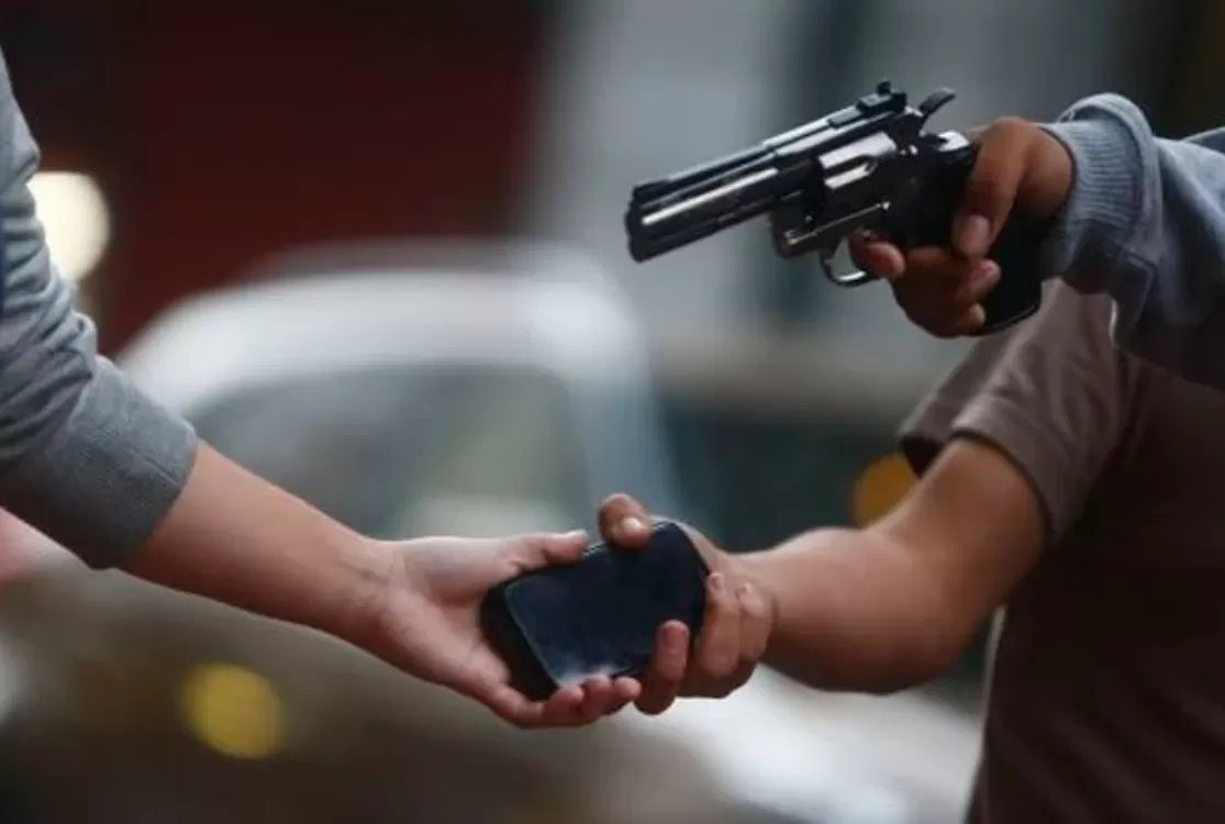 Mais de 830 mil celulares foram roubados ou furtados em 2025, aponta Anuário