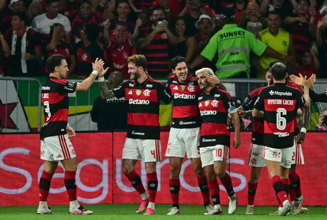 Flamengo bate Cruzeiro em jogo de golaços e avança às quartas da Libertadores