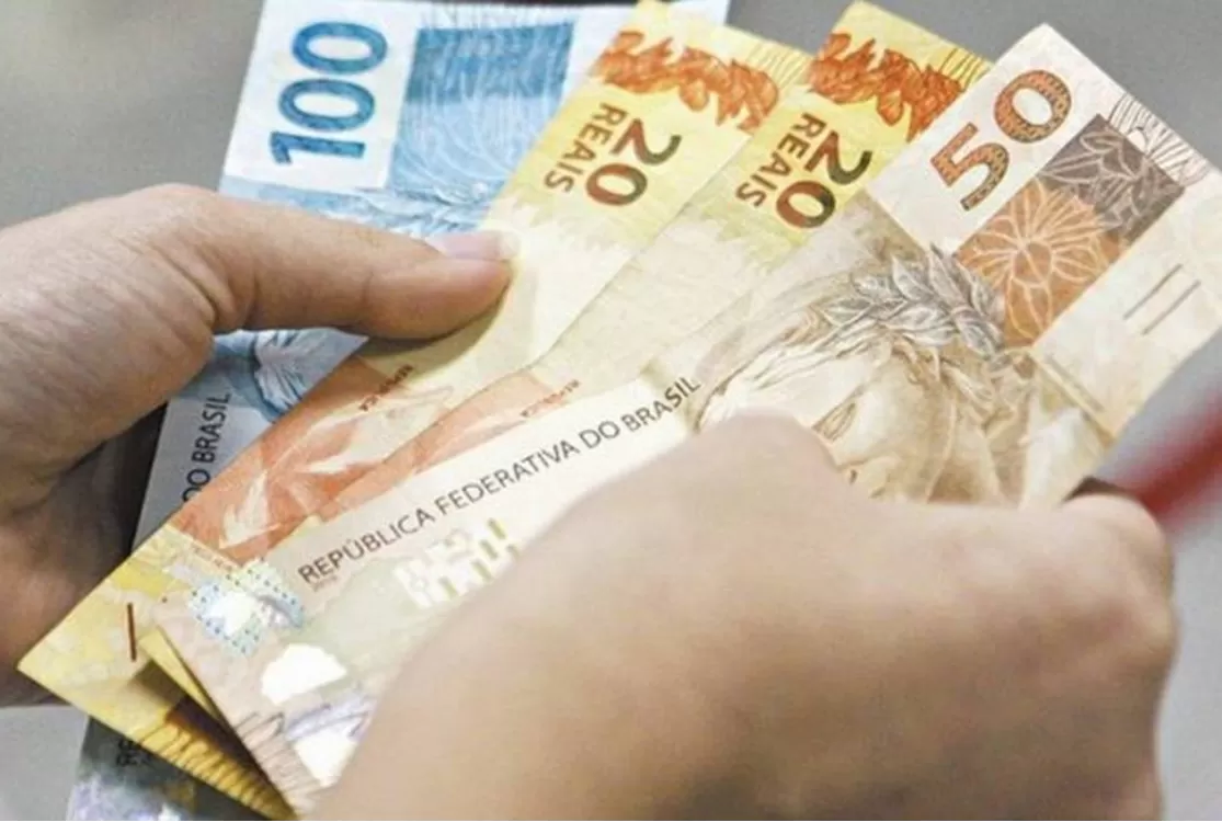 Salário mínimo deverá subir para R$ 1.741 em 2027, aumento de 120 reais