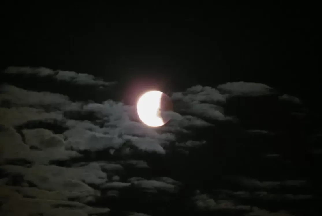 Eclipse lunar quase total poderá ser visto nesta quinta, mas nuvens podem atrapalhar