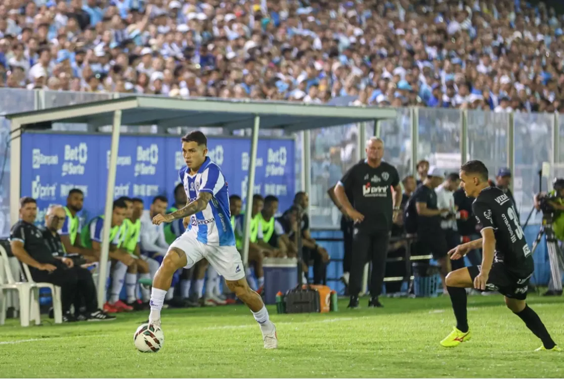 Paysandu bobeia e deixa vitória escapar no final na estreia de Mazola Júnior