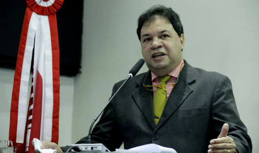 Read more about the article Governador em exercício faz dever de casa e exonera membro da Igreja Universal da presidência da Emater