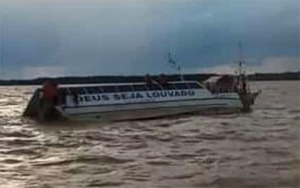 Read more about the article Negligência: proprietária do catamarã que naufragou na Baía do Marajó não paga a Arcon, nem atende Capitania
