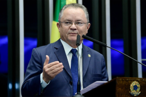 Mexida no tabuleiro político do Pará por ordem de bispo divide líderes evangélicos e parlamentares
