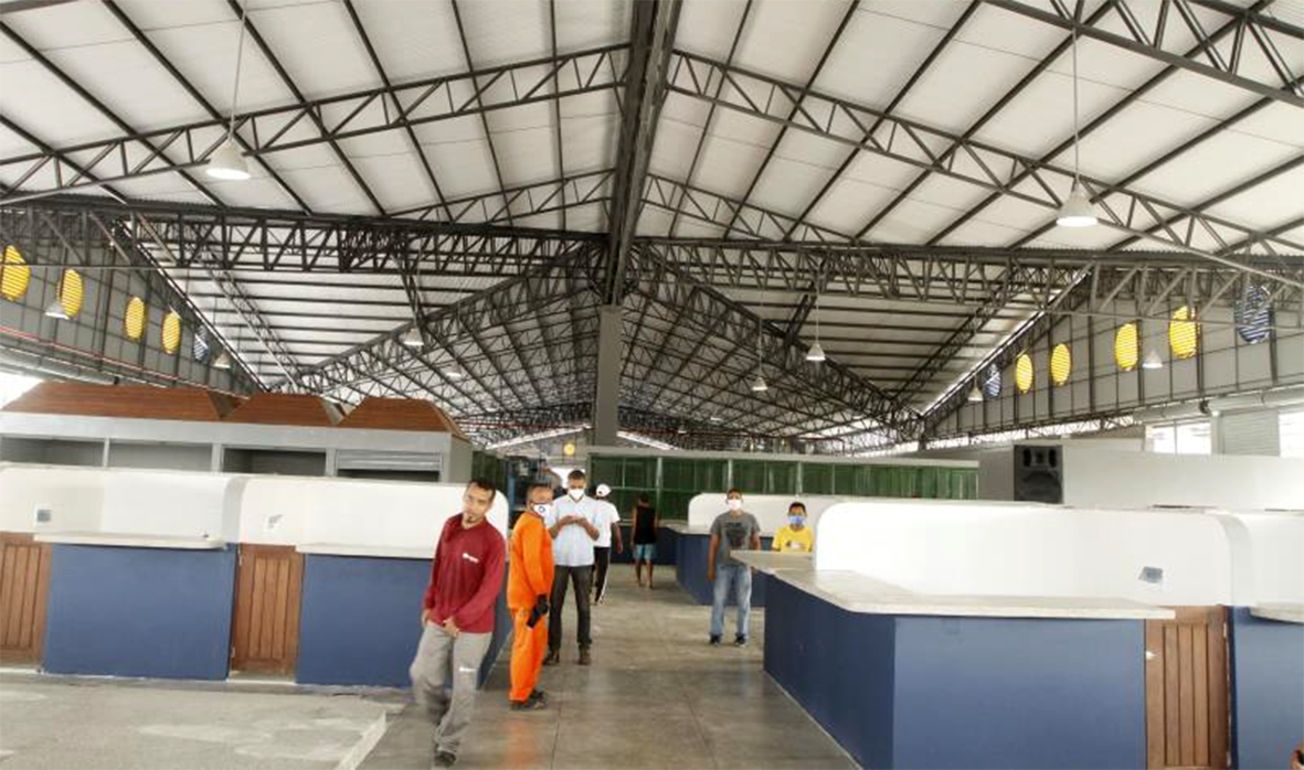 Read more about the article Abandonado, Complexo do Jurunas sofre os efeitos da má gestão e feirantes seguem trabalhando na rua
