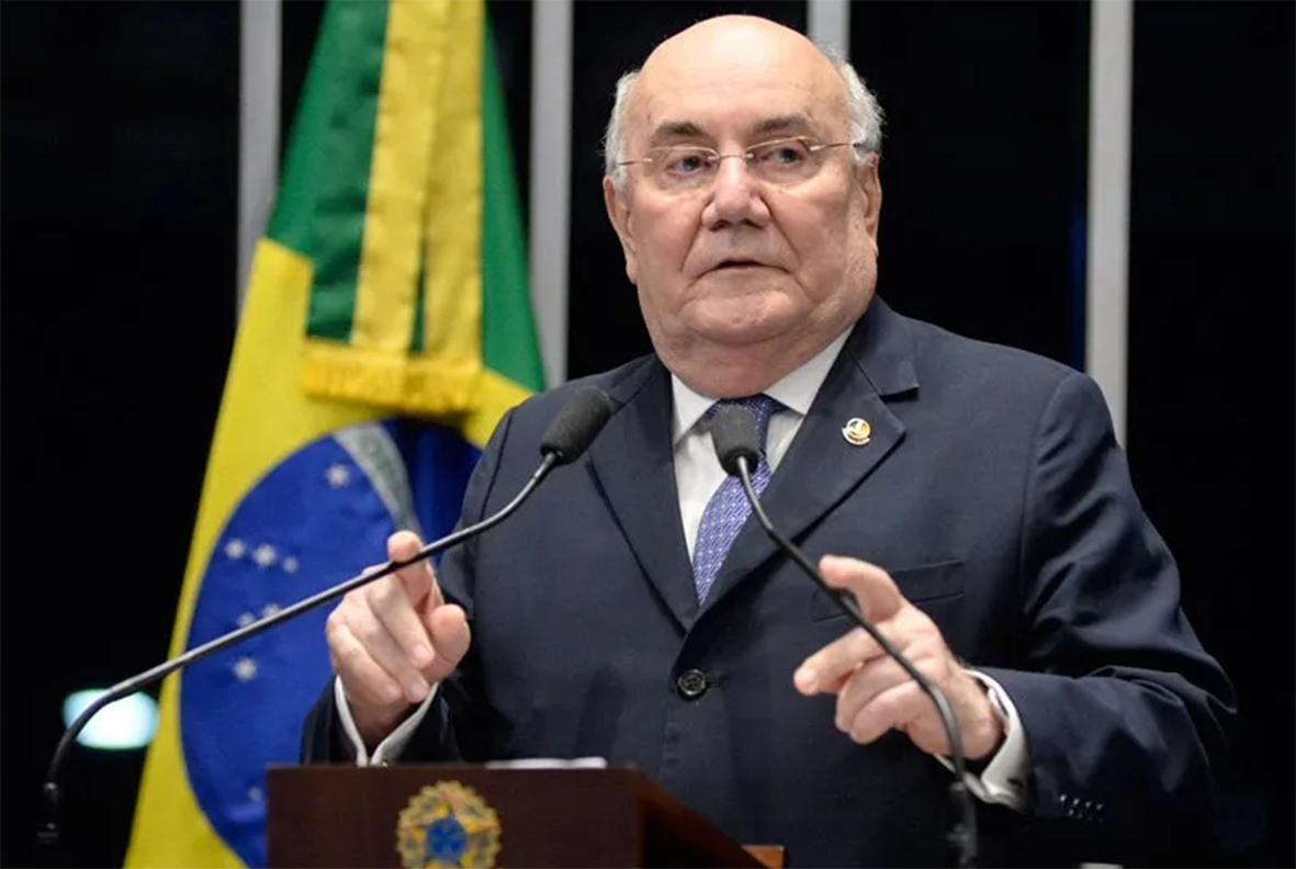 Read more about the article Além de usar avião oficial, Flexa Ribeiro se acompanha de funcionário do governo em campanha ao Senado