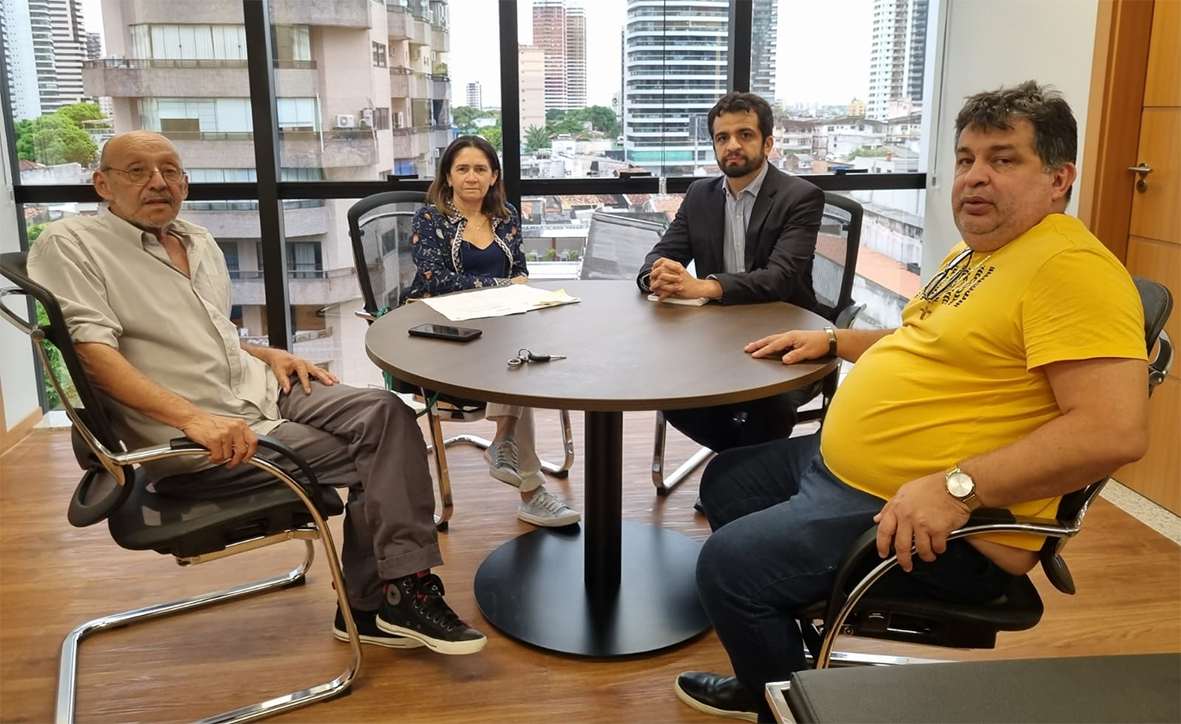 Read more about the article Elefante invade sala de cristal da máfia italiana em Belém;  bala de canhão que derrubou sites pode virar tiro no pé.