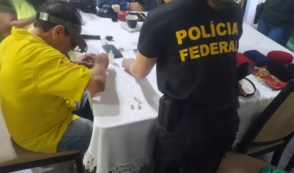 Read more about the article Joias apreendidas pela PF em residência de desembargadora passam por avaliação pericial para apontar real valor