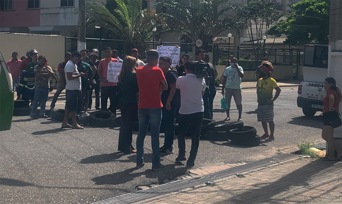 Read more about the article Prefeitura de Belém prefere deixar lixo na porta da sua casa a impedir ‘favores e bondades’ da Secretaria de Saneamento