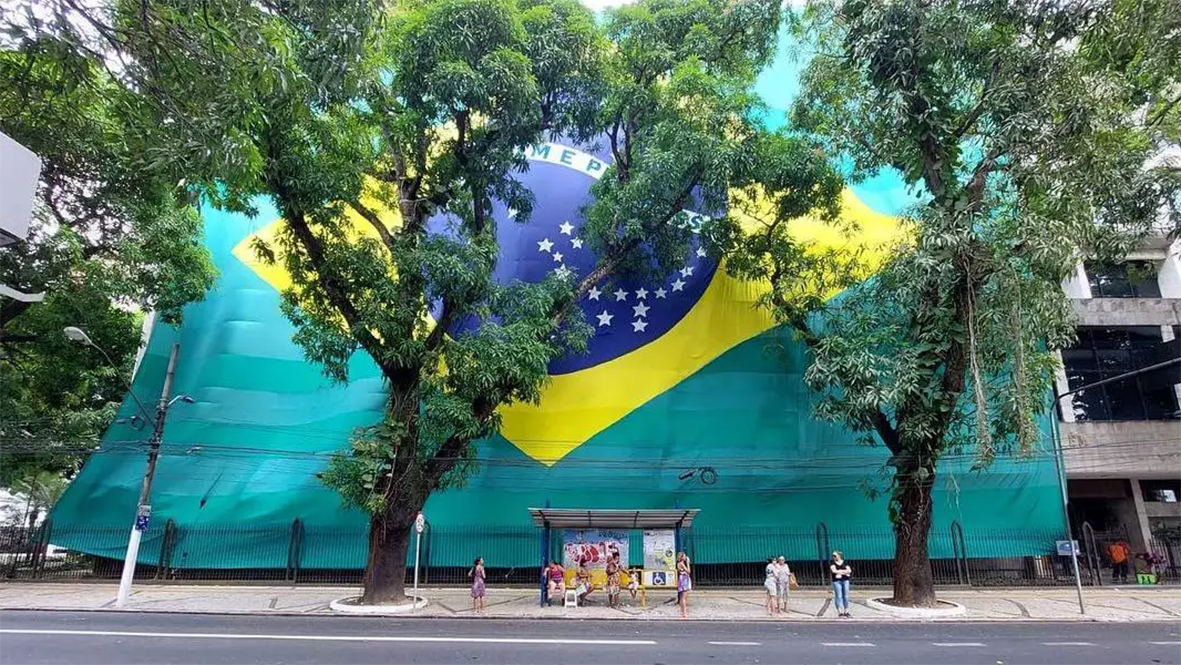 Read more about the article Eleições: Justiça Eleitoral do Pará nega tentativa do PT e partidos aliados de ‘passar o sal’ na Bandeira Brasileira