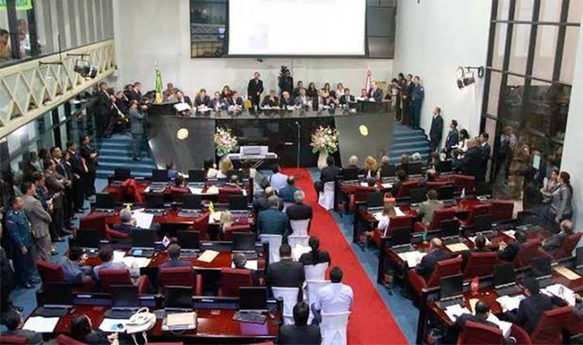 Read more about the article Assembleia Legislativa reafirma reza pela cartilha de Helder,  mas Martinho Carmona sataniza Lula e expõe ferida aberta