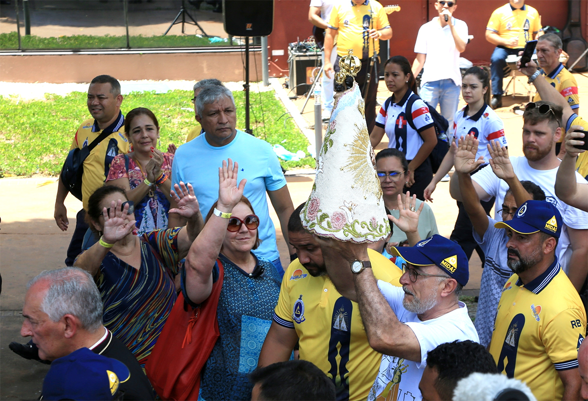 Read more about the article Sobre círios, sujos e mal lavados: atire a primeira pedra quem nunca tirou uma ‘casquinha’ da festa dos paraenses