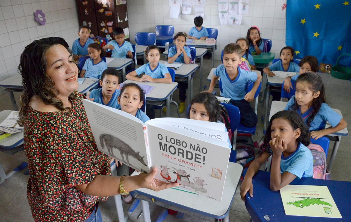 Read more about the article Mestrado e doutorado de professores da rede estadual de ensino são último critério exigido pela Seduc para lotação