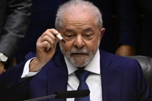 Apontado como quem deu a ‘caneta da posse’ a Lula, uma Mont Blanc de R$7 mil, ‘Fernando PT’ põe pulguinha atrás das orelhas dos internautas