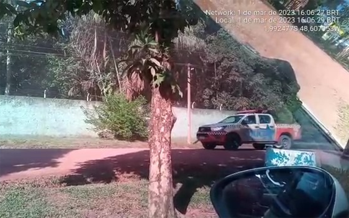 Read more about the article Escancarado: PM do Pará escolta caminhão com carga de dendê furtada de fazendas da BBF, em Tomé-Açu
