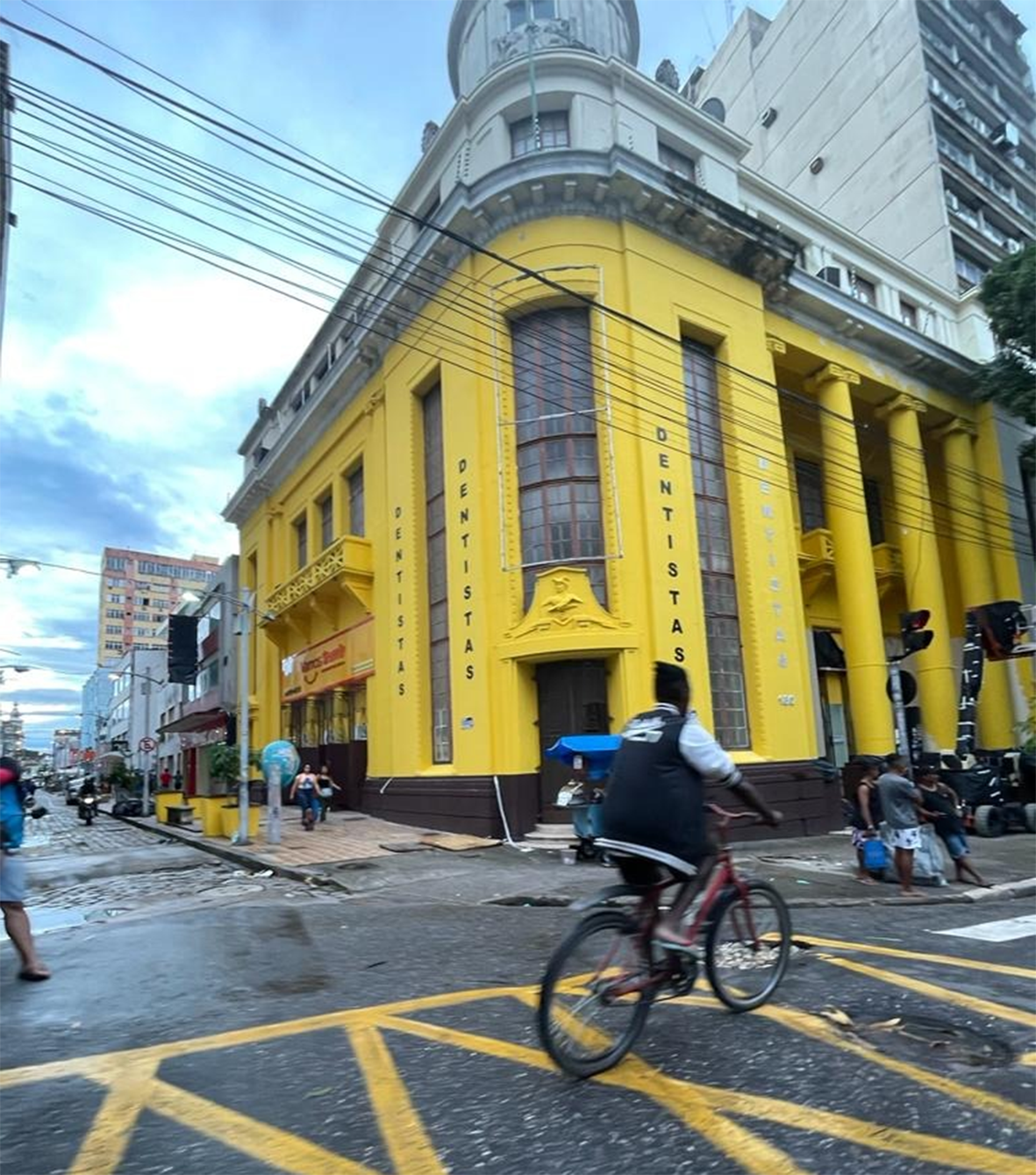Read more about the article Fumbel critica pintura do prédio da ACP em meio ao caos que derrete o patrimônio público em áreas do entorno