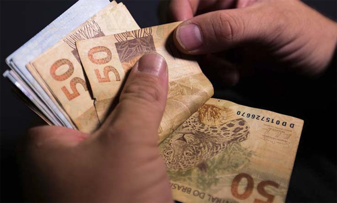 Read more about the article Propostas de reforma tributária preveem reduzir 5 tributos e custo de vida para população baixa renda