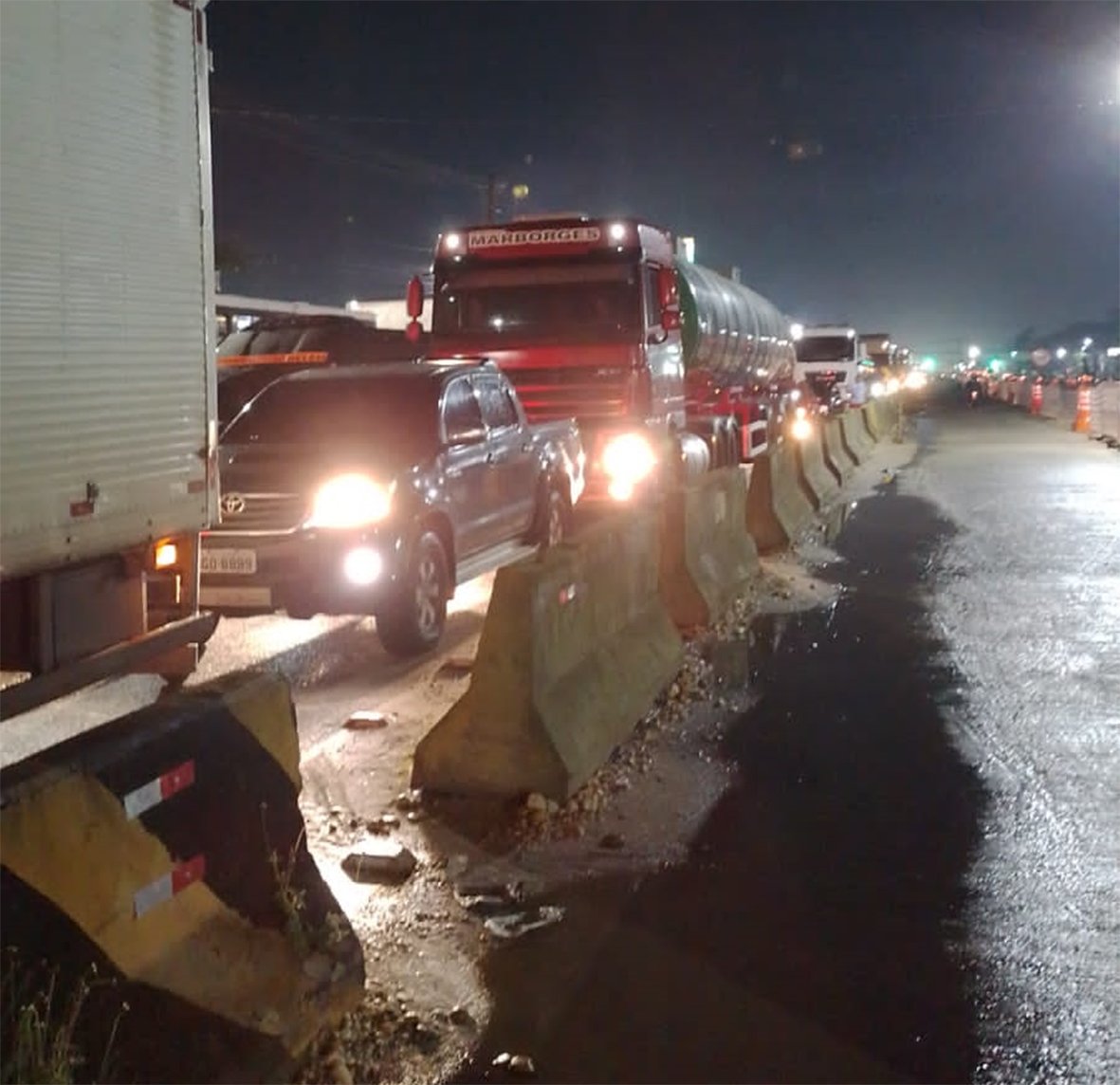 Read more about the article Agonia das águas que afogam trecho da BR-316 tem solução,  mas depende de ação do Estado e Prefeitura de Ananindeua
