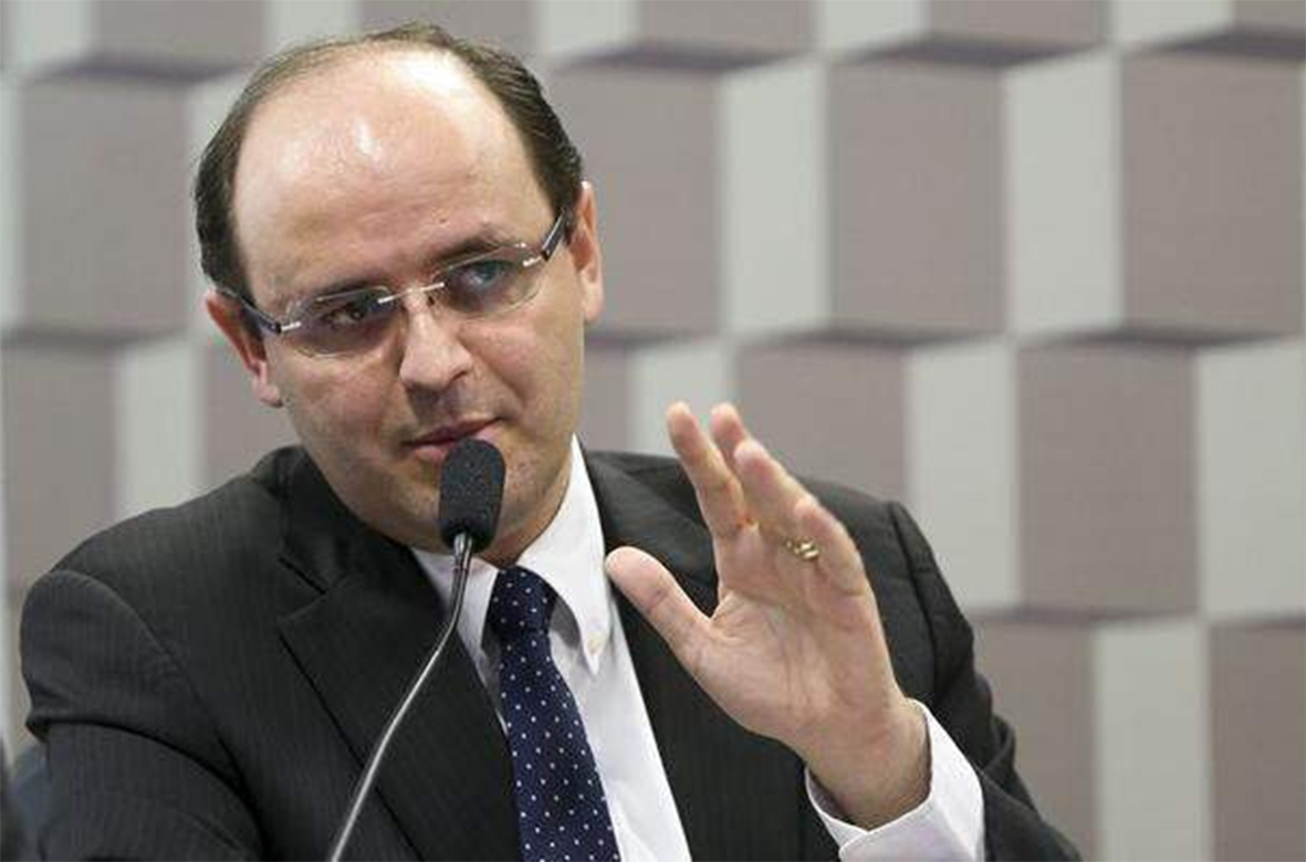 Read more about the article Seduc manda cortar dia parado no contracheque por conta de manifestação e abre guerra com professores