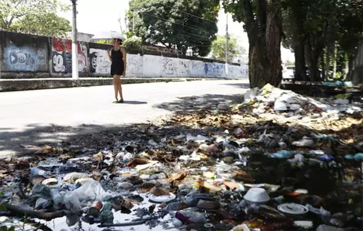 Read more about the article População ameaça despachar lixo que está nas ruas de Icoaraci na porta da agência distrital; é a forra.